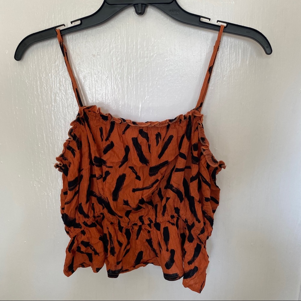 cropped sleeveless shirt